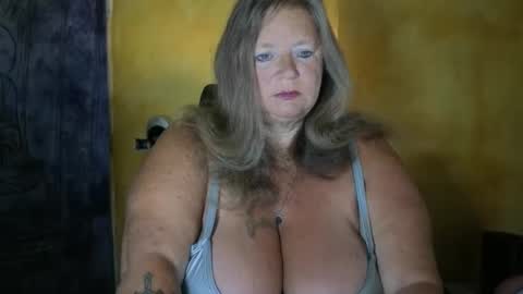 Snapshot of vampwoman chatting on May 5, 2026, 7:16 am vampwoman online show from May 5, 2026, 7:16 am