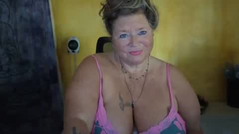 vampwoman online show from July 25, 2026, 7:50 am
