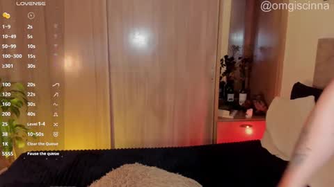 Snapshot of vampy__cinna chatting on February 11, 2026, 10:15 pm Cinnamon online show from February 11, 2026, 10:15 pm