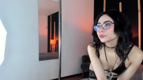 vampy_dolll online show from December 21, 2024, 2:58 pm