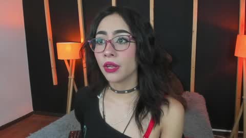 vampy_dolll online show from January 3, 2025, 1:03 pm