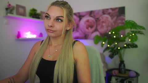 Snapshot of vanda_lust chatting on October 16, 2025, 10:05 am Vanda Lust online show from October 16, 2025, 10:05 am