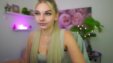 Snapshot of vanda_lust chatting on October 18, 2025, 8:15 am Vanda Lust online show from October 18, 2025, 8:15 am