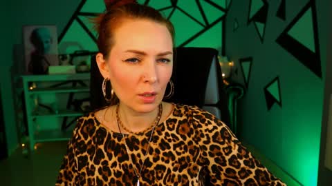 Vanda online show from December 8, 2024, 11:24 am