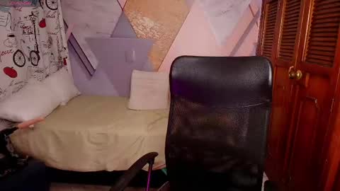Snapshot of vane_latin18 chatting on May 6, 2026, 9:42 pm vane_latin18 online show from May 6, 2026, 9:42 pm