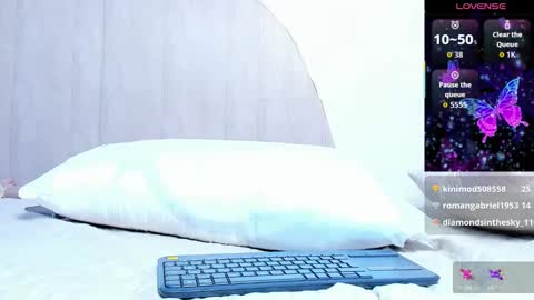 Snapshot of vane_lips chatting on September 28, 2025, 11:37 am V A N E  online show from September 28, 2025, 11:37 am