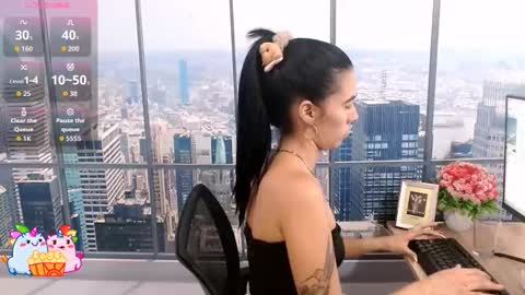 Snapshot of vanesa_19_ chatting on October 9, 2025, 1:53 pm VANESA online show from October 9, 2025, 1:53 pm