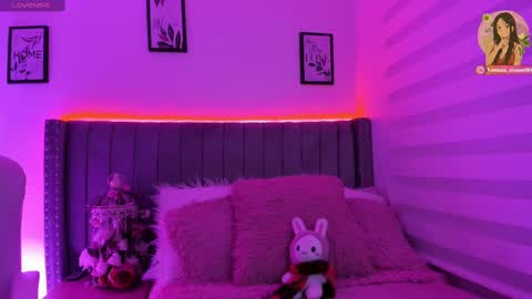 Snapshot of vanesa_moon_ chatting on September 18, 2025, 12:23 am vanesa_moon_ online show from September 18, 2025, 12:23 am