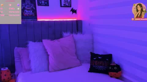 Snapshot of vanesa_moon_ chatting on October 24, 2025, 12:30 am vanesa_moon_ online show from October 24, 2025, 12:30 am