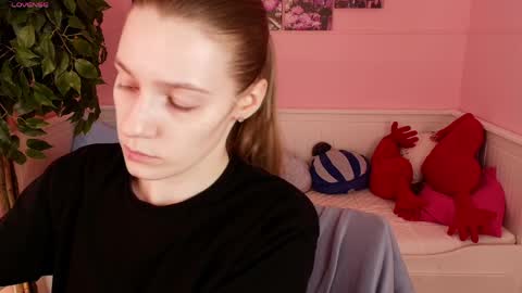 Snapshot of vanessa__lui chatting on April 8, 2026, 2:50 pm Vanessa online show from April 8, 2026, 2:50 pm