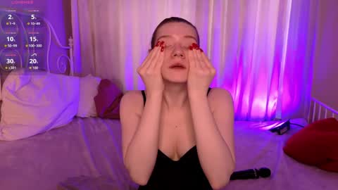 Snapshot of vanessa__lui chatting on April 21, 2026, 12:00 pm Vanessa online show from April 21, 2026, 12:00 pm