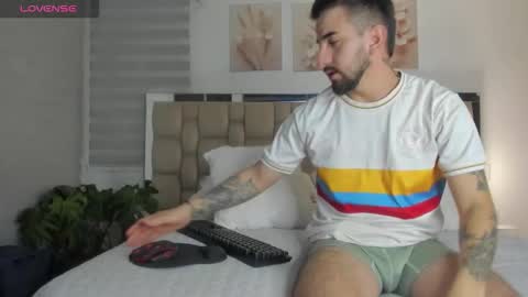 Vanessa  Please help me with your thumbs up its important  online show from February 1, 2026, 4:00 am