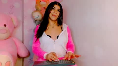 Snapshot of vanessa_brett_1 chatting on December 17, 2024, 5:40 am vanessa online show from December 17, 2024, 5:40 am