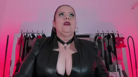 Vanessa online show from June 17, 2026, 12:29 pm