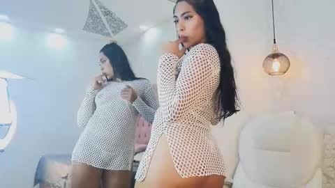 Snapshot of vanessa_rain_ chatting on October 2, 2025, 7:54 pm Vanessa online show from October 2, 2025, 7:54 pm