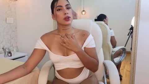 Snapshot of vanessa_rain_ chatting on November 7, 2025, 8:09 pm Vanessa online show from November 7, 2025, 8:09 pm