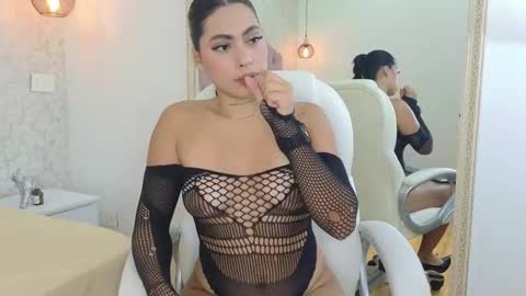 Snapshot of vanessa_rain_ chatting on November 10, 2025, 9:03 pm Vanessa online show from November 10, 2025, 9:03 pm