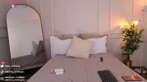 vanessa sexxy online show from August 3, 2026, 2:10 am