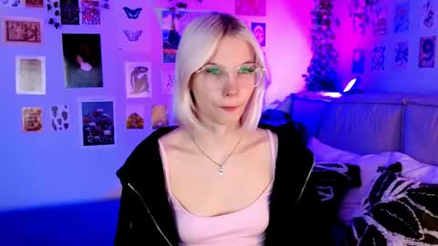 Vanessa online show from May 4, 2026, 2:46 pm