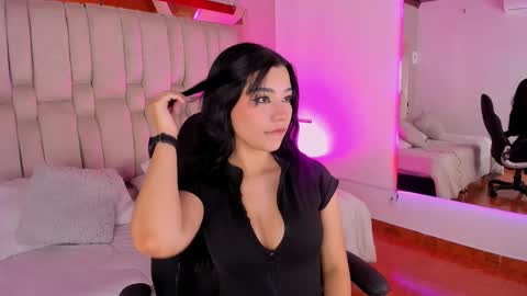 vanessaduval online show from November 9, 2025, 4:22 am