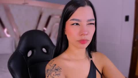 vanessaduval online show from December 22, 2025, 3:47 am