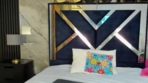 Vanessa Hard online show from January 11, 2026, 8:03 pm