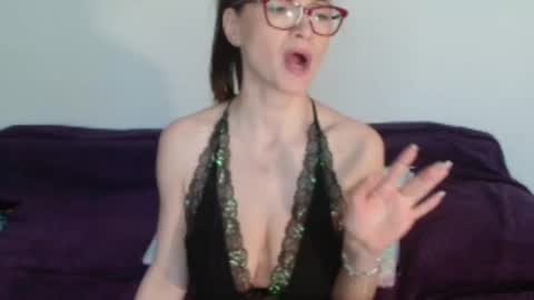 Vanessa online show from June 19, 2026, 9:35 am