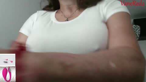 Vanesared2 online show from May 5, 2026, 11:07 am