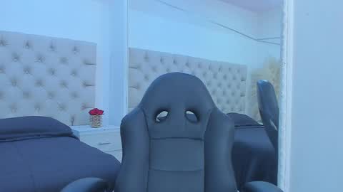 vanessascott_ online show from April 23, 2026, 8:46 am