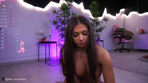 Vanessa Simon online show from December 28, 2024, 8:16 am