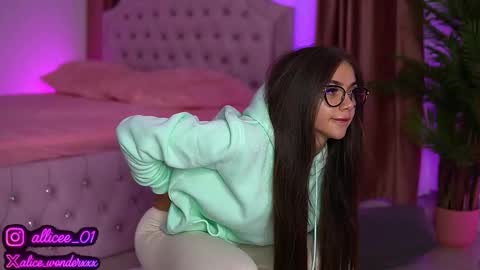 Snapshot of vanessasimon chatting on September 29, 2025, 6:18 am Vanessa Simon online show from September 29, 2025, 6:18 am