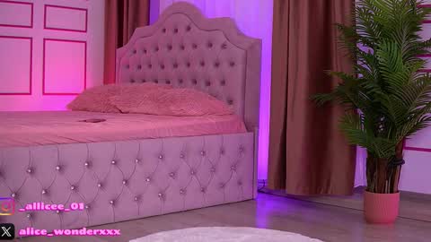 Snapshot of vanessasimon chatting on October 21, 2025, 6:36 am Vanessa Simon online show from October 21, 2025, 6:36 am
