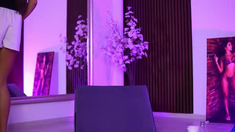 Snapshot of vanessasimon chatting on August 8, 2026, 6:15 am Vanessa Simon online show from August 8, 2026, 6:15 am