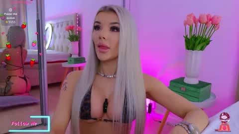 Vanessa online show from May 6, 2026, 2:33 pm