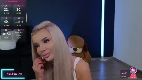 Snapshot of vanessavanne chatting on August 5, 2026, 2:09 pm Vanessa online show from August 5, 2026, 2:09 pm