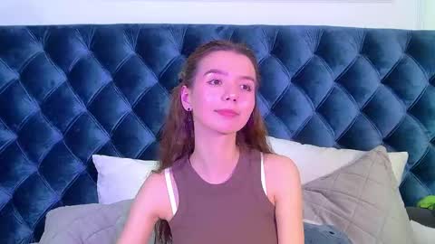 VanessaVienne online show from April 18, 2026, 8:09 pm