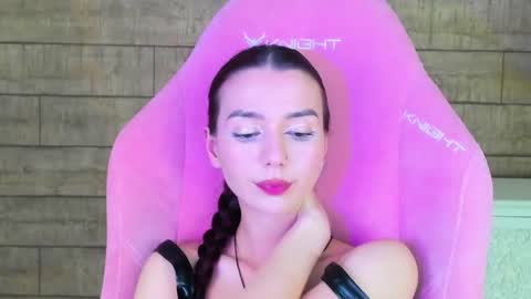 VanessaVienne online show from June 14, 2026, 2:24 am