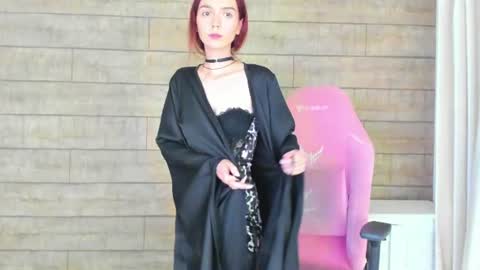 VanessaVienne online show from June 22, 2026, 4:37 pm