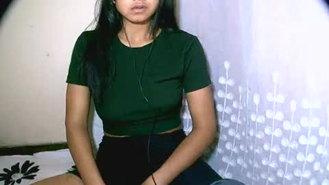 Snapshot of vanih27 chatting on July 10, 2026, 8:33 pm vanih27 online show from July 10, 2026, 8:33 pm