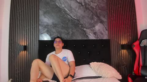 vanilla_hot_ online show from February 7, 2025, 1:32 pm