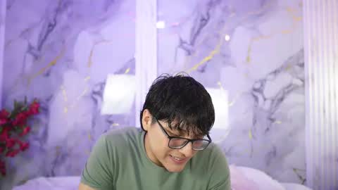 vanilla_hot_ online show from September 22, 2025, 8:00 pm