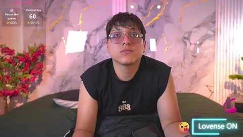 vanilla_hot_ online show from December 14, 2025, 7:29 pm