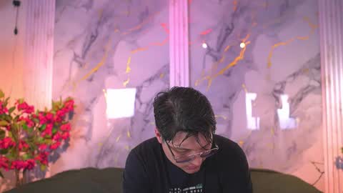 vanilla_hot_ online show from December 16, 2025, 7:30 pm