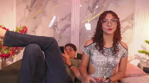 vanilla_hot_ online show from December 19, 2025, 7:43 pm