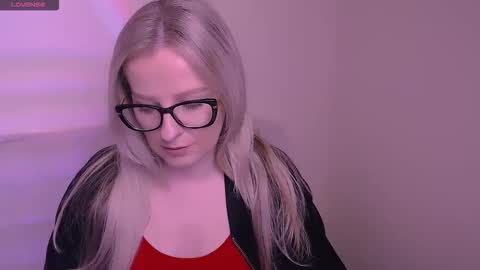 Mia online show from November 17, 2025, 8:09 am