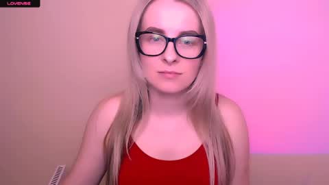 Mia online show from May 5, 2026, 12:24 pm