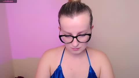 Snapshot of vanillaex_ chatting on June 15, 2026, 1:35 pm Mia online show from June 15, 2026, 1:35 pm