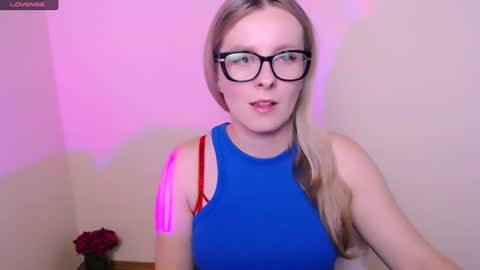 Snapshot of vanillaex_ chatting on June 18, 2026, 7:19 am Mia online show from June 18, 2026, 7:19 am