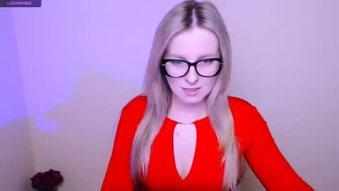 Snapshot of vanillaex_ chatting on June 19, 2026, 4:11 pm Mia online show from June 19, 2026, 4:11 pm