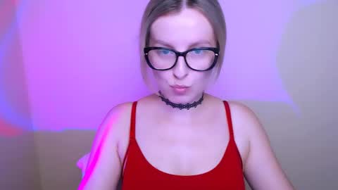 Snapshot of vanillaex_ chatting on July 2, 2026, 1:50 pm Mia online show from July 2, 2026, 1:50 pm
